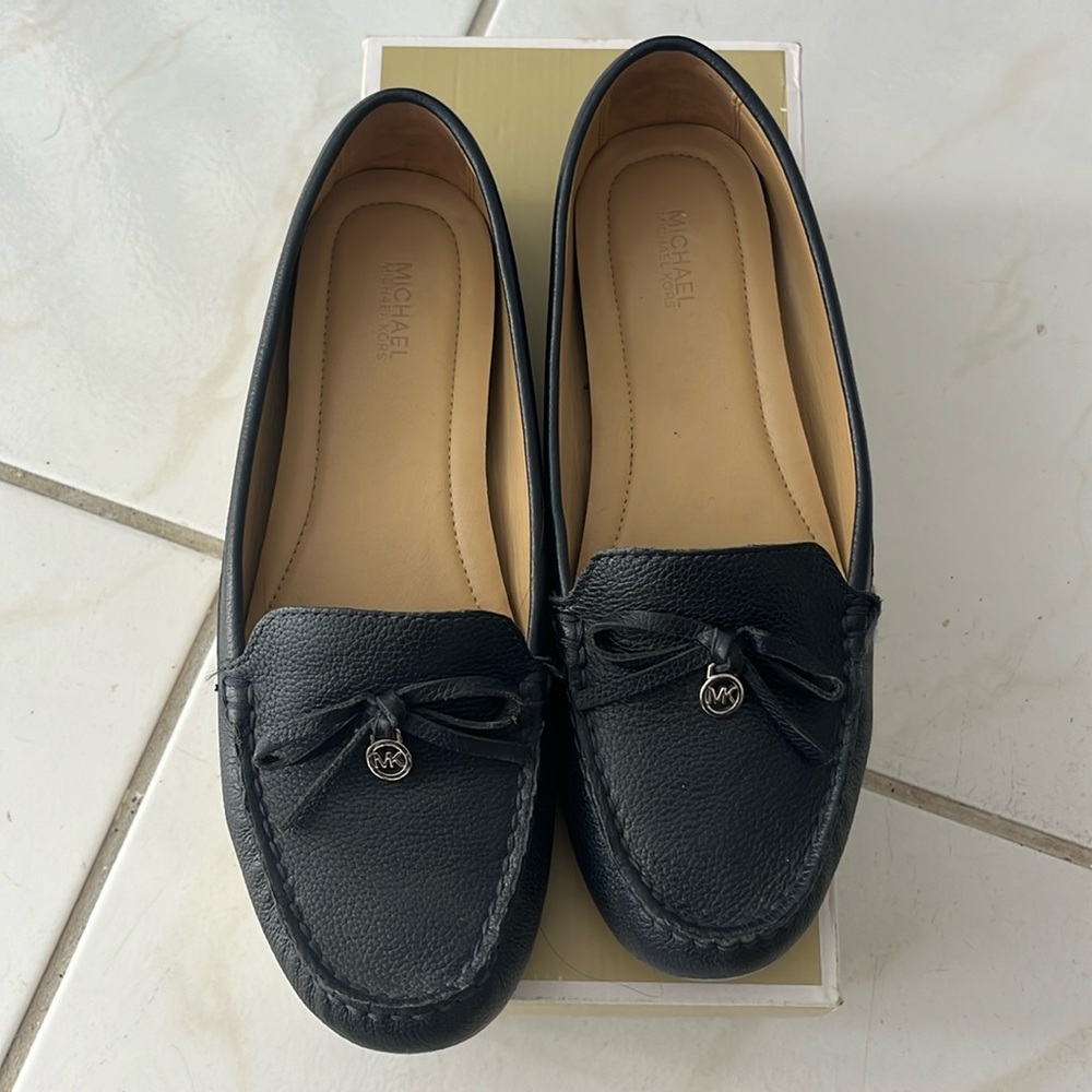 MICHAEL KORS FLAT BLUE SIZE9
